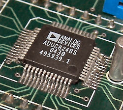 Mikrokontroler ADuC824.